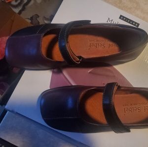 Brand new Gorgeous pair of Joseph Seibel shoes